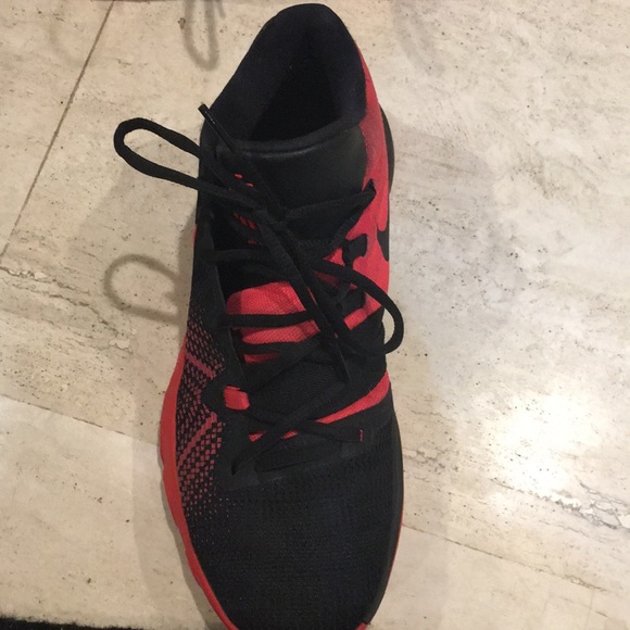 Kyrie 4’s Size 8 - Picture 2 of 4